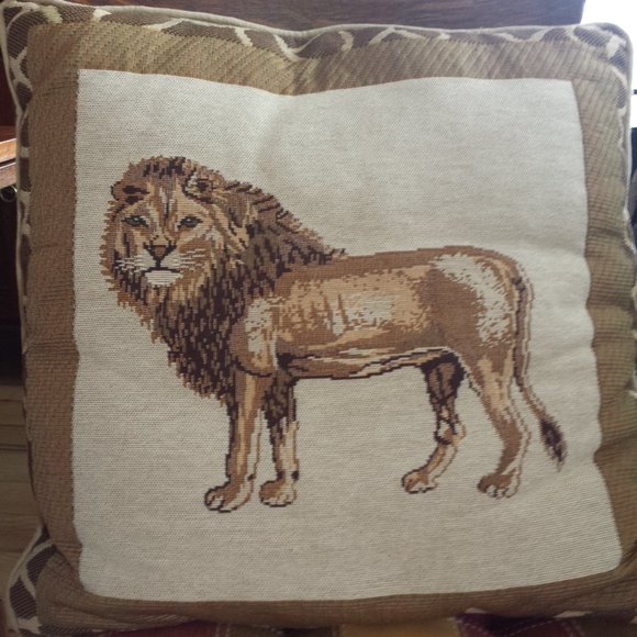 Lion Accent Pillow - Picture 3 of 4